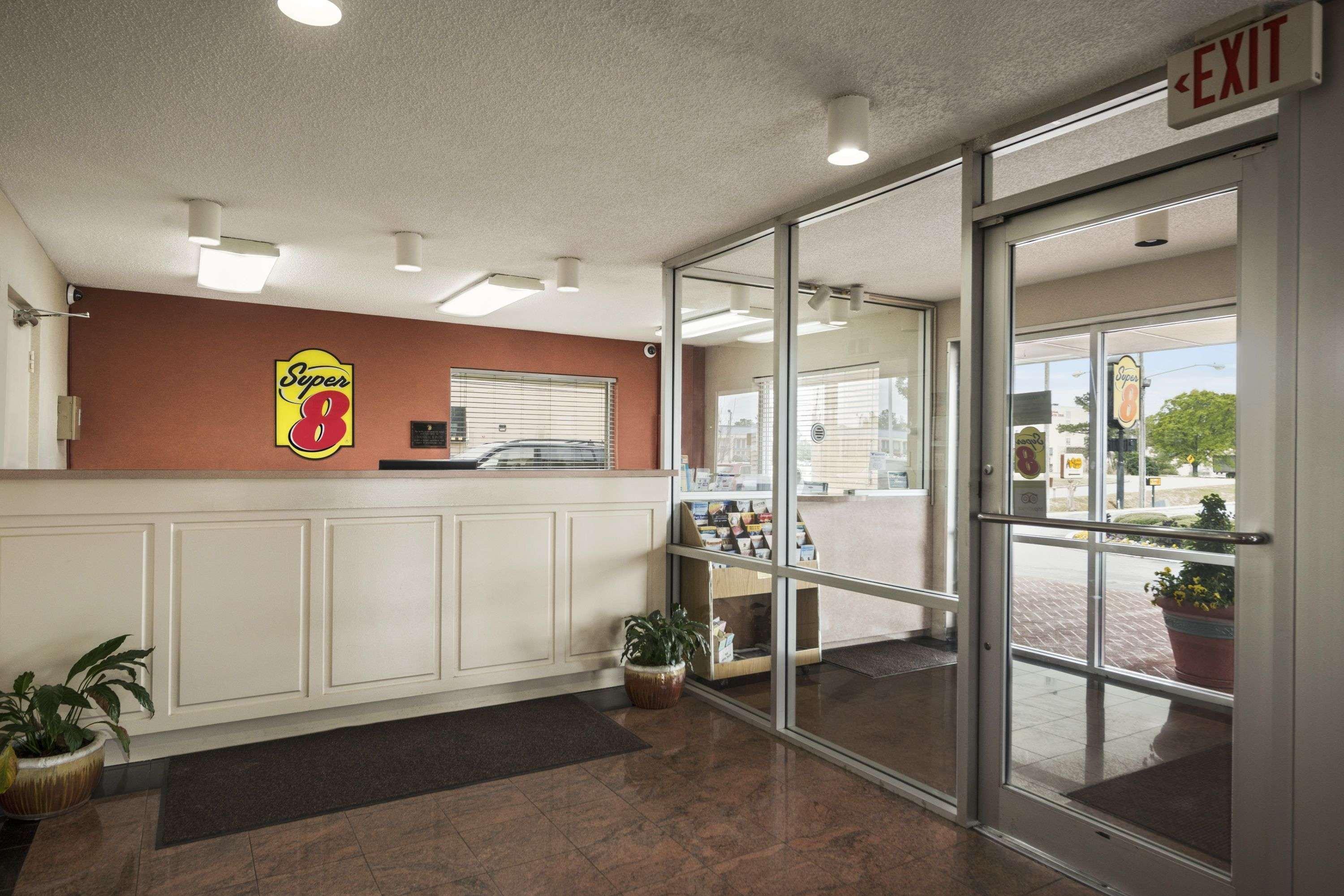 Super 8 By Wyndham Meridian Extérieur photo