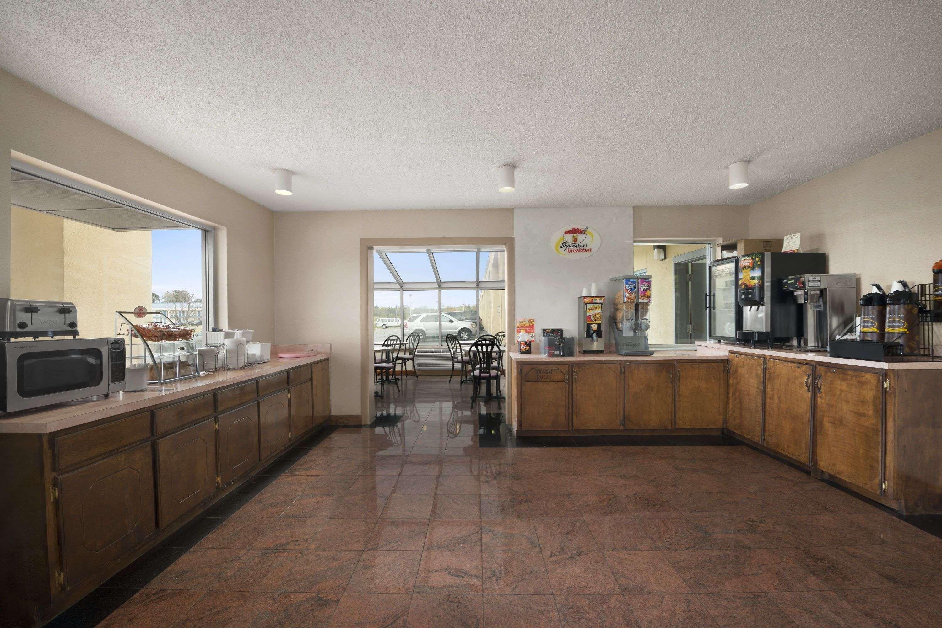 Super 8 By Wyndham Meridian Extérieur photo