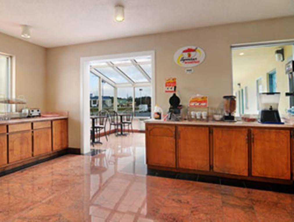 Super 8 By Wyndham Meridian Extérieur photo