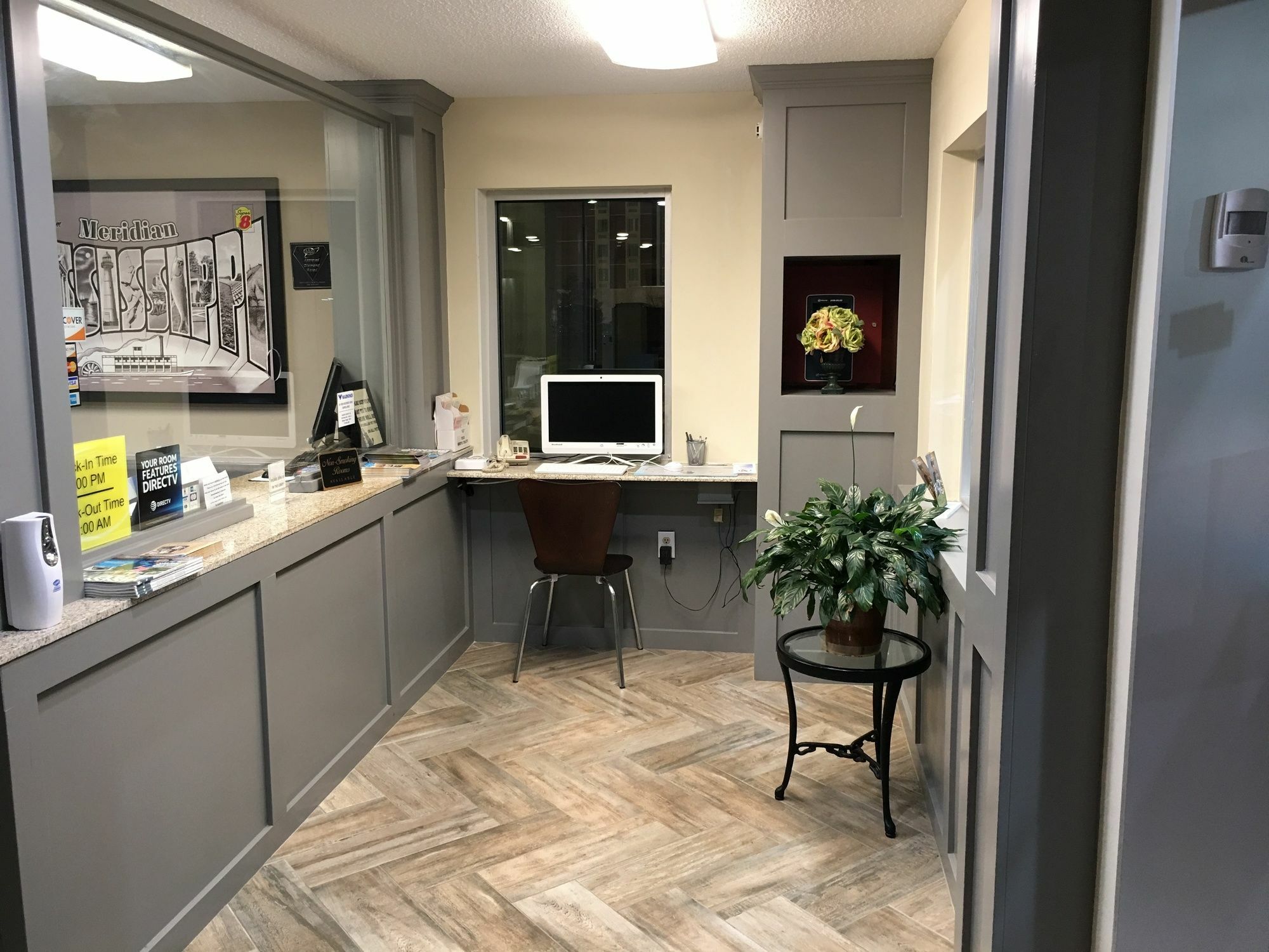 Super 8 By Wyndham Meridian Extérieur photo